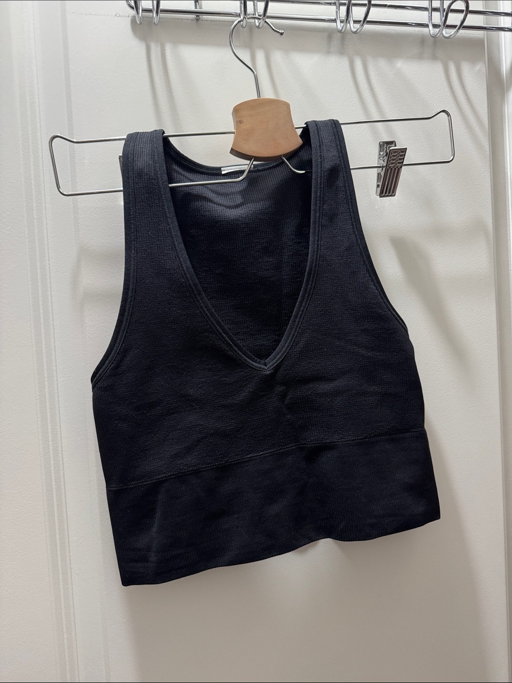 Athleta Black V-Neck Crop Tank Top - Women
